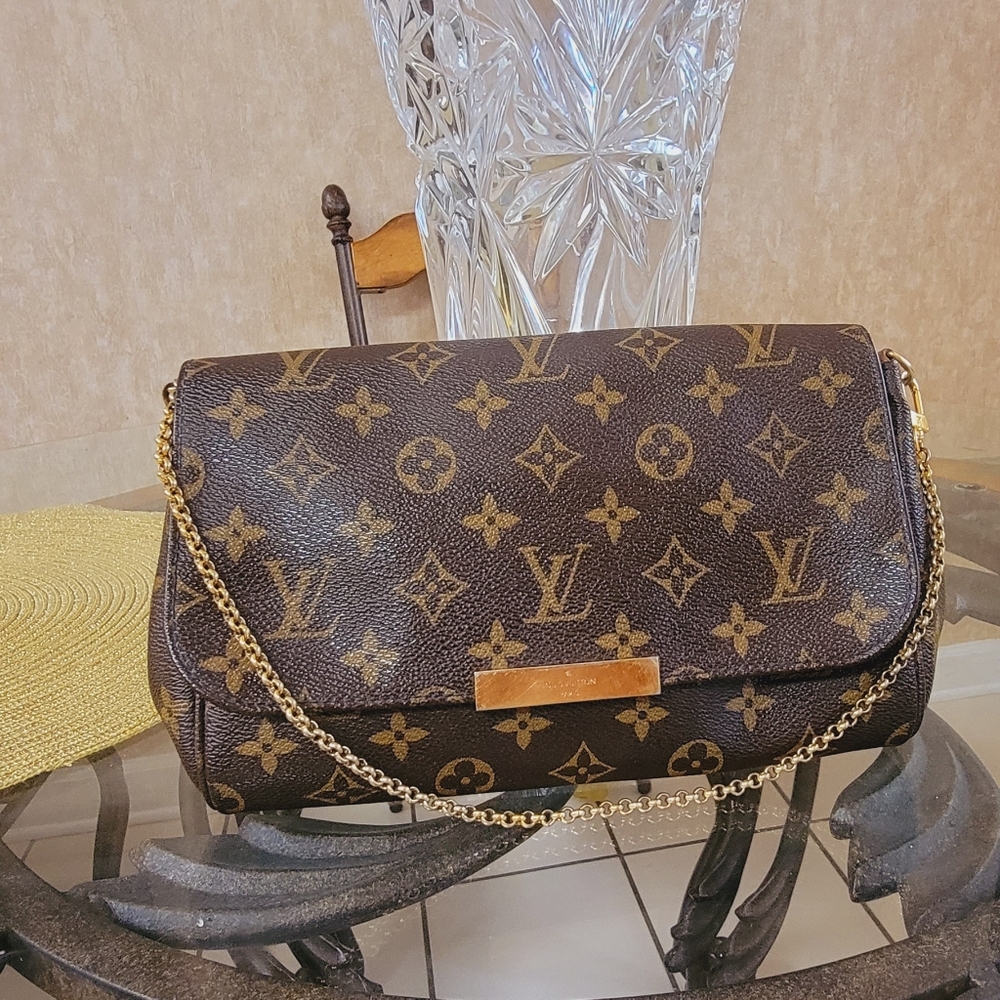 Louis Vuitton Favorite MM handbag,  crossbody  purse, Authentic LV. Favorite mm